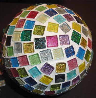 Bastelset: Styropor kugel ca. 10cm mit 340 Glitzermosaik 1x1cm