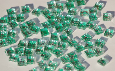 Glasmosaiksteine metallisch, gr�n, 1x1cm 100 St.- ca. 90g.