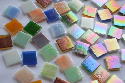 Glas Mosaiksteine 2x2cm bunt aus 4 Artikeln 250 St. ca. 725g.