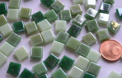 Mini Mosaiksteine 8x8mm schimmernd Grünmix 100 St. ca. 50g Mini Mosaiksteine 8x8mm schimmernd Grünmix 100 St. ca. 50g