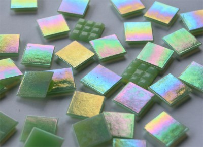 Glas Mosaiksteine schimmernd 2x2 cm hellgrün 50 St.- ca. 145g