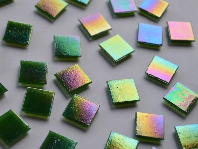 Glas Mosaiksteine schimmernd 2x2 cm dunkelgrün 50 St.- ca. 145g