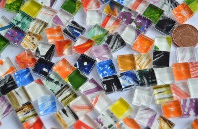 Mosaiksteine (Soft-Glas) mit Muster bunt 1x1cm 100 g. , ca. 110 St.