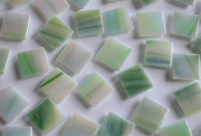 Mosaiksteine schimmernd grün marmoriet 1,5cm 100 St.- ca.145g