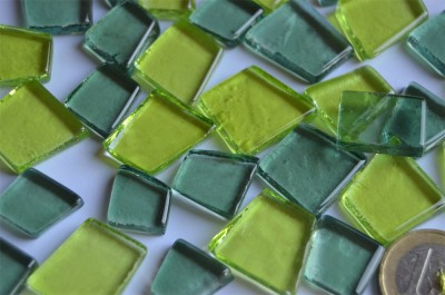 Glas Mosaiksteine unregelm. transparent Grünmix 100g ca. 40 St. Glas Mosaiksteine unregelm. transparent Grünmix 100g ca. 40 St.