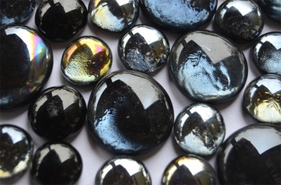 Glasnuggets Schwarzmix, 2 versch. Größen 17-30 mm 30 St. ca.150g Glasnuggets Schwarzmix, 2 versch. Größen 17-30 mm 30 St. ca.150g