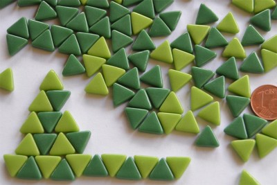 Mini Mosaiksteine dreieckig Seitenlänge 1cm Grünmix 30g ca.55 St Mini Mosaiksteine dreieckig Seitenlänge 1cm Grünmix 30g ca.55 St