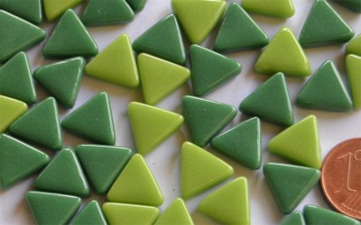 Mini Mosaiksteine dreieckig Seitenlänge 1cm Grünmix 30g ca.55 St Mini Mosaiksteine dreieckig Seitenlänge 1cm Grünmix 30g ca.55 St