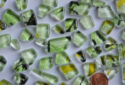 Glas Mosaiksteine unregelm. Muster grün 100g ca. 60St. Glas Mosaiksteine unregelm. Muster grün 100g ca. 60St.