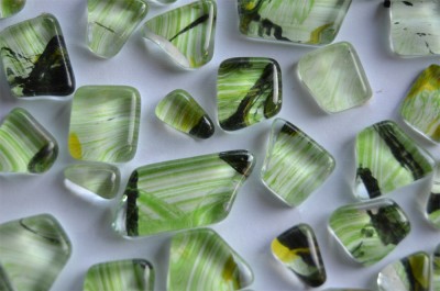 Glas Mosaiksteine unregelm. Muster grün 100g ca. 60St. Glas Mosaiksteine unregelm. Muster grün 100g ca. 60St.