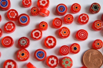 Millefiori Glas Mosaiksteine rund rot 7-15mm 30g ca.25-30St.