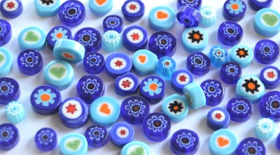 Millefiori Glas Mosaiksteine rund Blaumix 7-15mm 30g ca.25-30St.