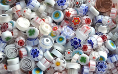 Millefiori Glas Mosaiksteine rund weiß 7-15mm 30g ca. 25-30 St. Millefiori Glas Mosaiksteine rund weiß 7-15mm 30g ca. 25-30 St.