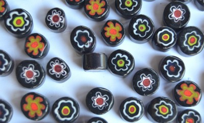 Millefiori Glas Mosaiksteine rund schwarz 7-15mm 30g ca.25-30St. Millefiori Glas Mosaiksteine rund schwarz 7-15mm 30g ca.25-30St.