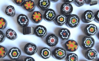 Millefiori Glas Mosaiksteine rund schwarz 7-15mm 30g ca.25-30St. Millefiori Glas Mosaiksteine rund schwarz 7-15mm 30g ca.25-30St.