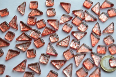 Soft- Glas Mosaiksteine unregelm. Blattstruktur rot 100g ca70St. Soft- Glas Mosaiksteine unregelm. Blattstruktur rot 100g ca70St.