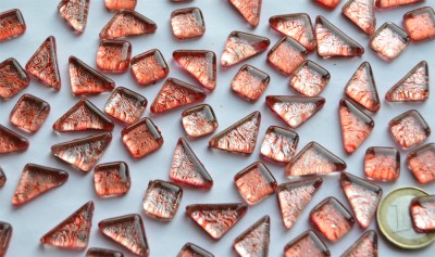 Soft- Glas Mosaiksteine unregelm. Blattstruktur rot 100g ca70St. Soft- Glas Mosaiksteine unregelm. Blattstruktur rot 100g ca70St.