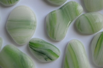 Glas Mosaiksteine unreg. marmoriert grün frostsicher 300g ca50St