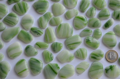 Glas Mosaiksteine unreg. marmoriert grün frostsicher 300g ca50St Glas Mosaiksteine unreg. marmoriert grün frostsicher 300g ca50St