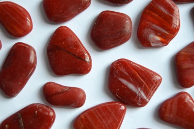 Glas Mosaiksteine weinrot marmoriert frostsicher 300g ca. 50St. Glas Mosaiksteine weinrot marmoriert frostsicher 300g ca. 50St.