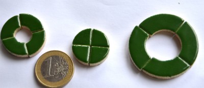 Keramikmosaik grün, 6 Kreise 3 Gr., 24 St.einzelne Teile, ca.32g Keramikmosaik grün, 6 Kreise 3 Gr., 24 St.einzelne Teile, ca.32g