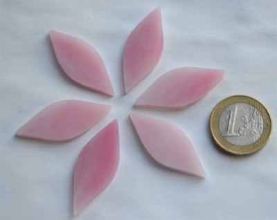 Tiffany Glas Blattform rosa a 4x1,5cm 6 St.- ca. 12g. Tiffany Glas Blattform rosa a 4x1,5cm 6 St.- ca. 12g.