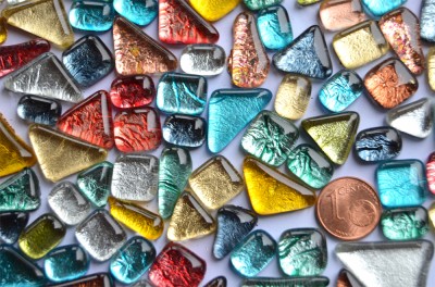 Glas Mosaiksteine unregelm. auffällige Struktur bunt 100g ca70St Glas Mosaiksteine unregelm. auffällige Struktur bunt 100g ca70St