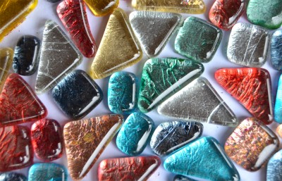 Glas Mosaiksteine unregelm. auffällige Struktur bunt 100g ca70St Glas Mosaiksteine unregelm. auffällige Struktur bunt 100g ca70St