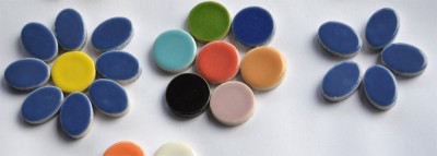 Keramik Mosaikteine Set: 10 oval blau und 10 rund bunt ca. 35g