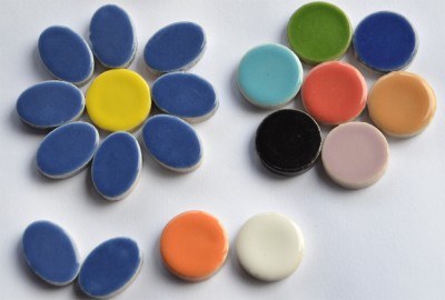 Keramik Mosaikteine Set: 10 oval blau und 10 rund bunt ca. 35g