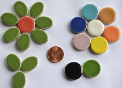 Keramik Mosaikteine Set: 10 oval grün und 10 rund bunt ca. 35g