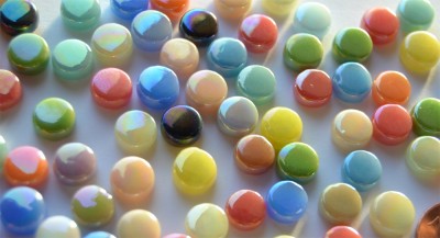 Mini Mosaiksteine bunt irisierend rund 8mm 40g,- ca. 100 St.