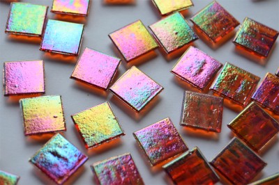 Glas Mosaiksteine schimmernd rot 1,5cm 100 St.- ca. 145g