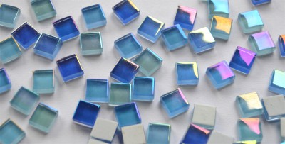 Soft Glas Mosaiksteine Blaumix irisierend 1x1cm 100g, ca. 115 St