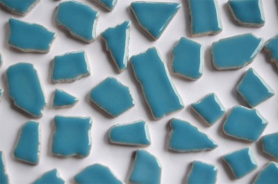 Bruchmosaik 1-3cm Keramik hellblau 4mm stark 100g ca. 45 St. Bruchmosaik 1-3cm Keramik hellblau 4mm stark 100g ca. 45 St.