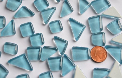 Glas Mosaiksteine unregelmäßig hellblau 200g, ca. 130-150St. Glas Mosaiksteine unregelmäßig hellblau 200g, ca. 130-150St.