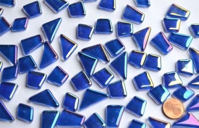 Glas Mosaiksteine unregelm. irisierend dunkelblau 100g, ca.50St. Glas Mosaiksteine unregelm. irisierend dunkelblau 100g, ca.50St.