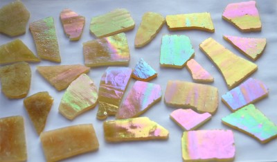 Tiffany Glas amber auf einer Seite irisierend 200g, ca. 20-30 St. Tiffany Glas amber auf einer Seite irisierend 200g, ca. 20-30 St.