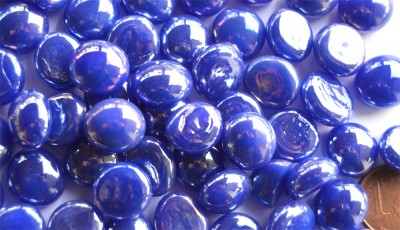 Glasnuggets 10-12mm kobaltblau opak irisierend, NICHT transp. 70g ca. 50St. Glasnuggets 10-12mm kobaltblau opak irisierend, NICHT transp. 70g ca. 50St.