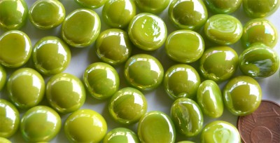 Glasnuggets 10-12mm hellgrün opak irisierend, NICHT transp. 70g ca. 50St. Glasnuggets 10-12mm hellgrün opak irisierend, NICHT transp. 70g ca. 50St.