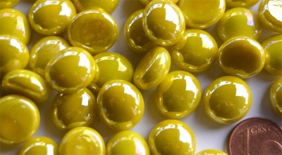 Glasnuggets 10-12mm gelb opak irisierend, NICHT transp. 70g ca. 50St.