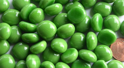 Glasnuggets 10-12mm grün opak, NICHT transp. 70g ca. 50 St.