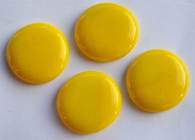 Dekosteine XL 32-37mm gelb opak nicht transparent 4 Stück ca. 70g.