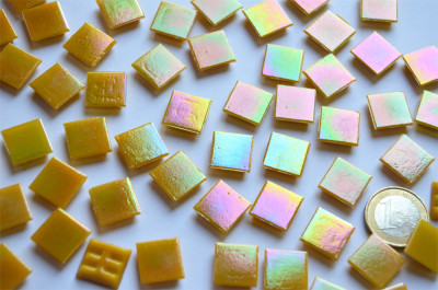 Glas Mosaiksteine schimmernd gelb 1,5cm 100 St.- ca. 145g Glas Mosaiksteine schimmernd gelb 1,5cm 100 St.- ca. 145g