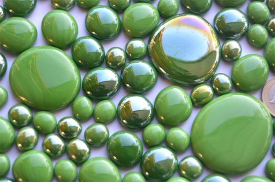 Glasnuggets grün Mix opak in 3 Größen 10-44 mm, 230g, ca. 75 St. Glasnuggets grün Mix opak in 3 Größen 10-44 mm, 230g, ca. 75 St.