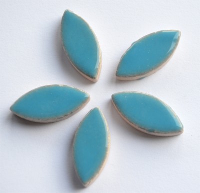 Mosaiksteine Blattform ca. 2,5cm lang Keramik hellblau 5 St.- ca. 9g