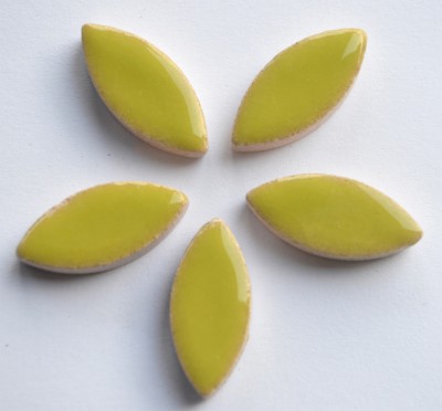 Mosaiksteine Blattform ca. 2,5cm lang Keramik hellgrün 5 St.- ca. 9g