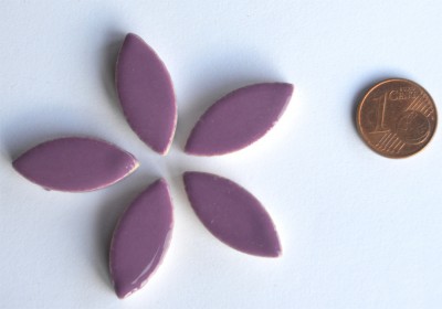 Mosaiksteine Blattform ca. 2,5cm lang Keramik lila 5 St.- ca. 9g Mosaiksteine Blattform ca. 2,5cm lang Keramik lila 5 St.- ca. 9g