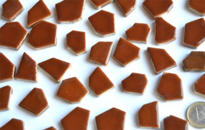 Bruchmosaik ca. 1-4cm Keramik braun 6mm stark 200g ca. 35 St. Bruchmosaik ca. 1-4cm Keramik braun 6mm stark 200g ca. 35 St.