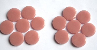 Glas Mosaiksteine rund 17-18mm rosa Stärke 4mm, 14 St.- 30g. Glas Mosaiksteine rund 17-18mm rosa Stärke 4mm, 14 St.- 30g.